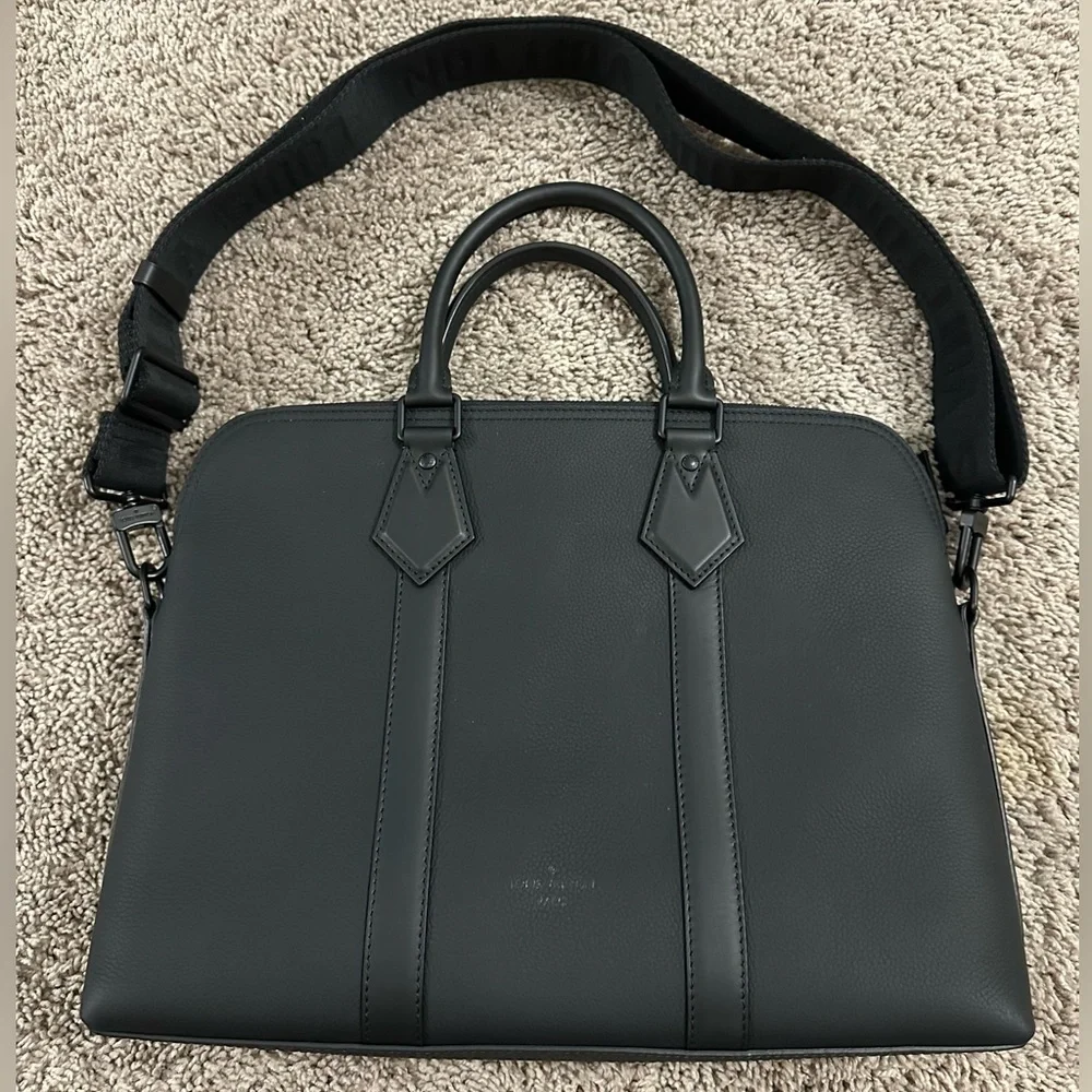 Louis Vuitton Aerogram Takeoff Briefcase in black calfskin leather